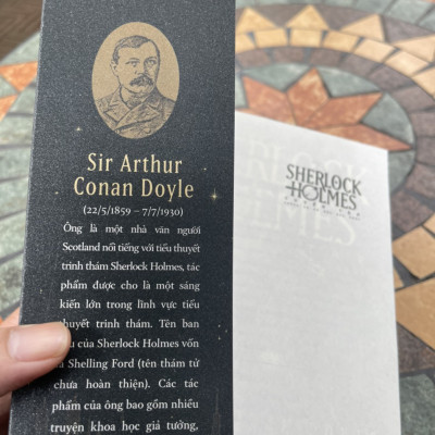 (Bìa mềm cán lấp lánh) SHERLOCK HOLMES TUYỂN TẬP– Arthur Conan Doyle- Xuân Sinh dịch – AZ Việt Nam -  NXB Dân Trí