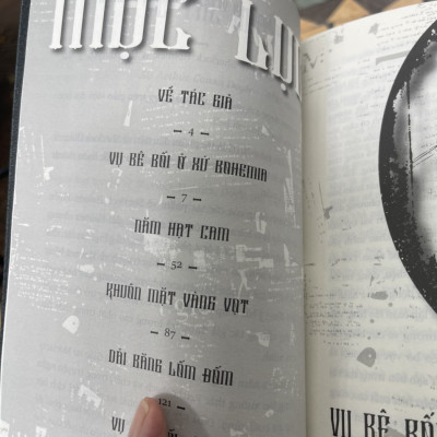 (Bìa mềm cán lấp lánh) SHERLOCK HOLMES TUYỂN TẬP– Arthur Conan Doyle- Xuân Sinh dịch – AZ Việt Nam -  NXB Dân Trí