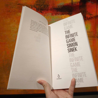 Sách - The Infinite Game by Simon Sinek/Amazon Editors