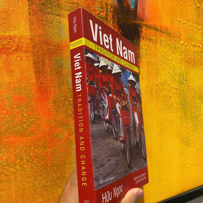 Sách - Vietnam Tradition And Change by Hữu Ngọc - Vietnamese Cultural \ Tradional Book