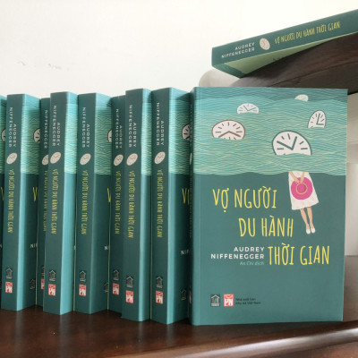 Sách Vợ Người Du Hành Thời Gian - Tác giả Audrey Niffenegger - Rainbow Books