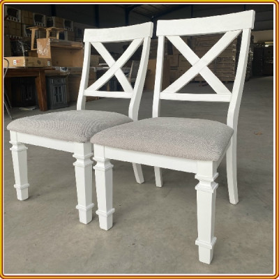 Ghế ngồi phòng ăn Tundo màu trắng lưng X mặt nệm