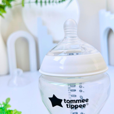 COMBO Ty Ngậm Silicon Siêu Nhẹ Tommee Tippee Ultra Light 6-18m & Bình Sữa Ty Siêu Mềm Tommee Tippee Natural Start 260ml
