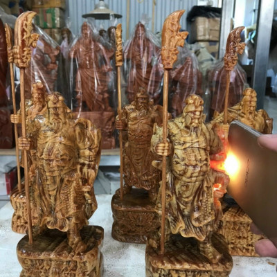 Tượng quan công gỗ huyết long kt cao 20