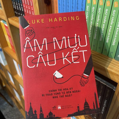 Sách - Âm mưu câu kết: Chính trị Hoa Kỳ bị thao túng từ bên ngoài như thế nào? (Nhã Nam HCM)