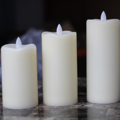 Nến điện tử R2D làm bằng sáp nến thật cao cấp, có remote điều khiển từ xa.