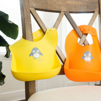 Bộ 2 Yếm Ăn Dặm Kích Thích Ngon Miệng NatureBond Cao Cấp, Chất Liệu SiliCone Thực Phẩm, An Toàn Cho Bé, Loại Yếm Có Máng, 2 Màu Hấp Dẫn, Kèm Túi Đựng Chống Thấm Nước