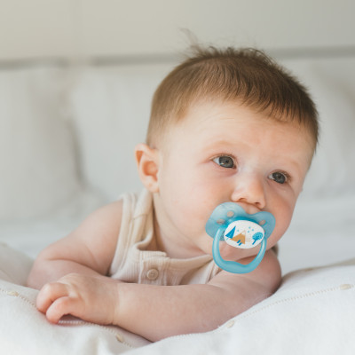 [ WB03620 ] Bộ quà tặng gồm 3 bình sữa cổ rộng ( 1 bình 150ml + 2 bình 270ml ), 1 ty ngậm 0-6m+ và 1 cọ bình sữa