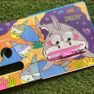 Sách tương tác cho bé 0-3 tuổi - Shh Shh Shark!