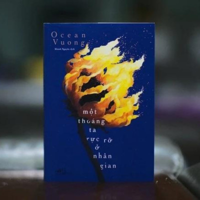 Sách - Một Thoáng Ta Rực Rỡ Ở Nhân Gian (Ocean Vuong) - SBOOKS