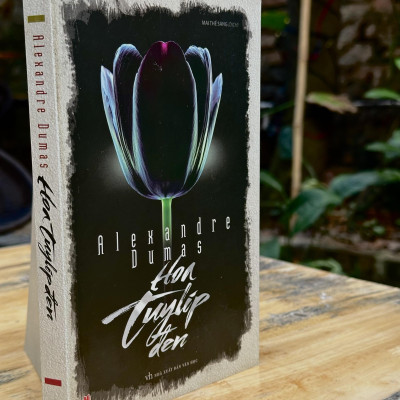 Sách - Hoa Tuylip đen - Sách Văn Học - Tiểu Thuyết Tình Yêu- 2H Books