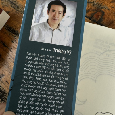 KHÁCH ĐI BIỂN NÓI CHUYỆN DOANH CHÂU – Trương Vỹ – Đỗ Văn Hiểu dịch – NXB Hội Nhà Văn