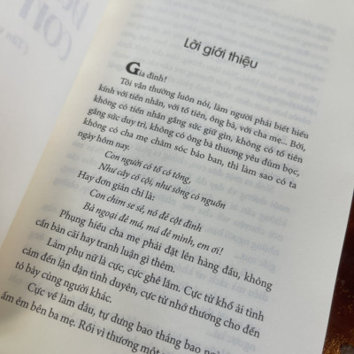 CẦM BÀN TAY CON - Ngô Nguyệt Hữu – NXB Văn Học – bìa mềm