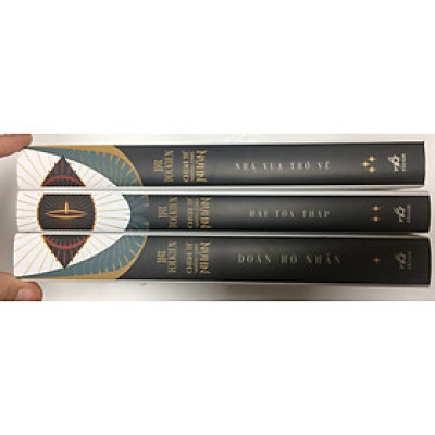  Trọn bộ 3 cuốn Chúa tể những chiếc nhẫn (Đoàn hộ nhẫn - Hai tòa tháp - Nhà vua trờ về)