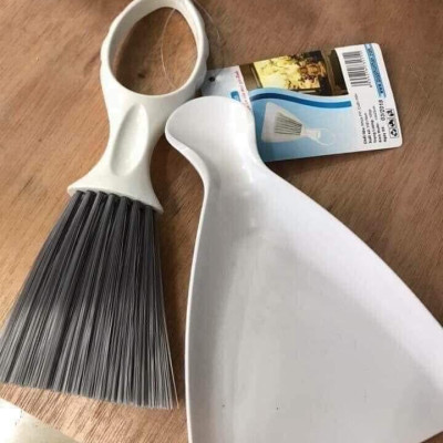 Chổi Quét Bàn Thờ , bàn ghế, máy tính