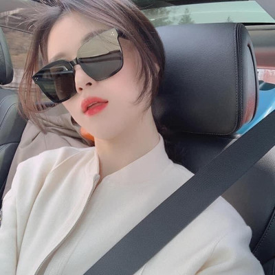 Kính râm Mắt vuông sành điệu