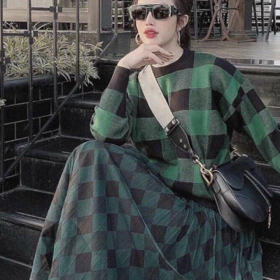 Kính râm thời trang màu xanh sang chảnh