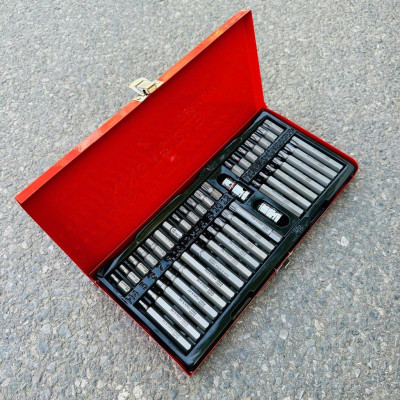 Bộ tuýp lục giác hoa thị 40 chi tiết Kapusi, đựng trong hộp thép sơn tĩnh điện EUROKING TOOLS