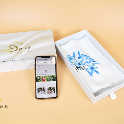 Khăn Lụa Vuông Vẽ Tay Hoa Thủy Tiên – SenSilk – Silk Painting Scarves 75*75cm