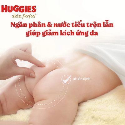 Tã/bỉm dán sơ sinh Huggies Skin Perfect S 54+4 miếng với 2 vùng thấm giảm kích ứng da