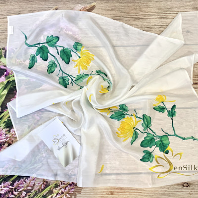 Khăn Vuông Lụa Tơ Tằm Vẽ Cúc Vàng SenSilk – Quà Tặng 20/10