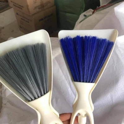 Chổi Quét Bàn Thờ , bàn ghế, máy tính