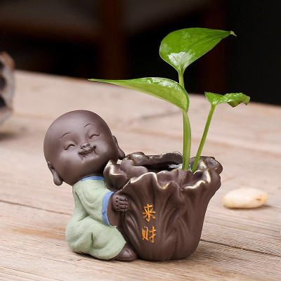 Tượng chú tiểu ôm cải thảo Vạn Sự May Mắn - trồng cây, cắm hoa & trang trí 