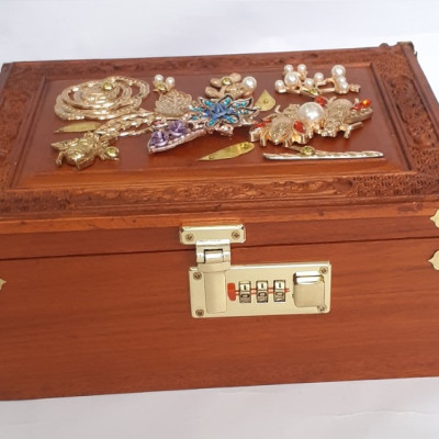 Hộp trang sức khóa gỗ Hương