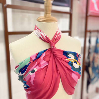 Khăn lụa tơ tằm vuông cuốn biên thủ công Loan 90x90cm