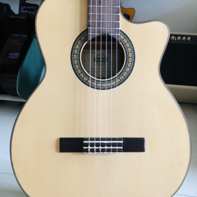 Đàn guitar classic Hồng đào solid DC250J Duy Guitar Store dòng ghitar âm thanh ấm áp cổ điển