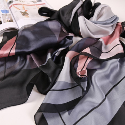 Khăn choàng lụa phối họa tiết nhẹ nhàng K01