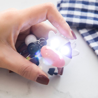 Móc khóa con bò sữa cute mắt có đèn phát sáng, phát ra tiếng kêu ngộ nghĩnh