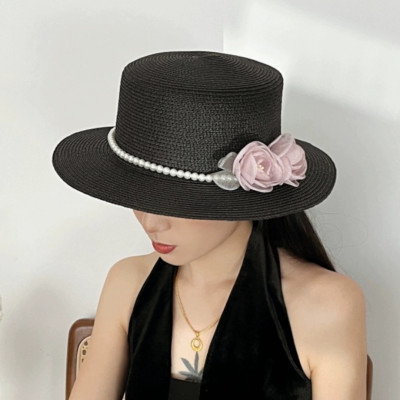 Nón mũ rộng vành nhỏ chất liệu cói mũ rộng vành đi biển phối đai ngọc trai nhân tạo gắn 2 hoa màu hồng xinh mẫu mới thời trang Hàn Quốc dona24082508