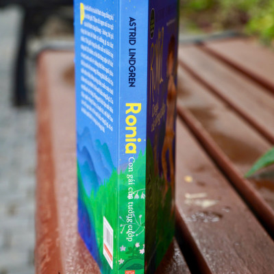Sách - Ronia - Con Gái Của Tướng Cướp