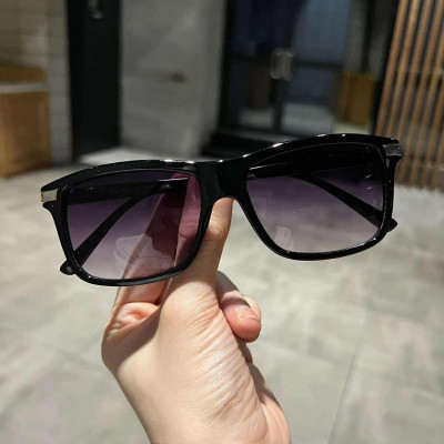 Kính xinh, Kính mắt vuông đi đường chống nắng gọng nhựa