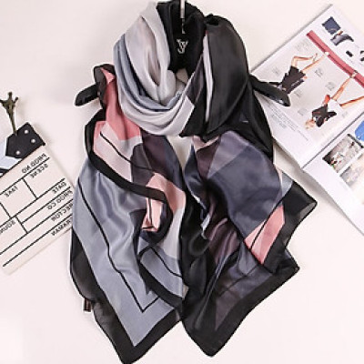 Khăn choàng lụa phối họa tiết nhẹ nhàng K01