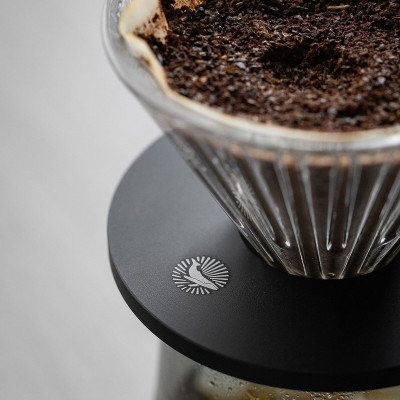 Phễu thuỷ tinh V60 rãnh thẳng đế nhôm Cafede Kona