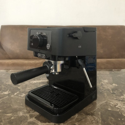 Máy pha cà phê Espresso Delonghi EC235.BK-Hàng chính hãng 