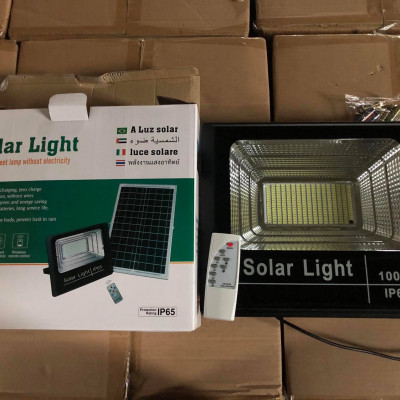 Đèn đường năng lượng mặt trời 100w