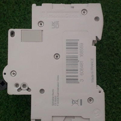 MCB M9F22310 Schneider dòng Multi9 C60SP, số cực 3P, dòng định mức 10A, C Curve, 10kA