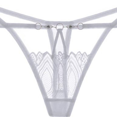 Quần lót chữ T lọt khe eo thấp