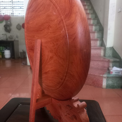 Đĩa điêu khắc gia đình công giáo ,trang trí phong thủy bằng gỗ hương đá kt mặt rộng 40×4cm 