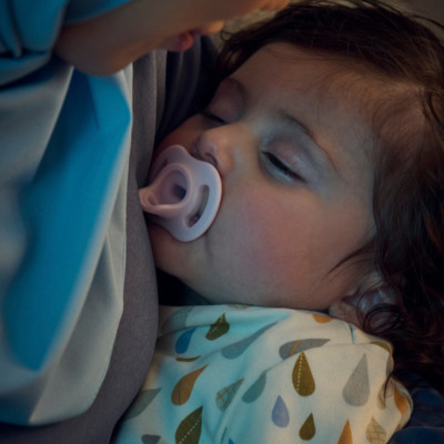 Ty Ngậm Silicon Siêu Nhẹ Cho Bé Tommee Tippee Ultra Light 0-6 Tháng (Vỉ Đơn)