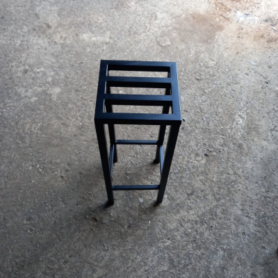 Kệ (giá) sắt để chậu hoa cây cảnh, mặt Vuông 20x20,25x25 ,30X30 cm có thanh giằng 4 chân Cao 35-40-45-50-55-60-65-70 Thép hộp 20mm ( Hàng Chính Hãng )