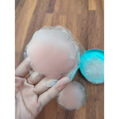 Hộp xanh 10 miếng dán ngực silicon dính hình hoa mai