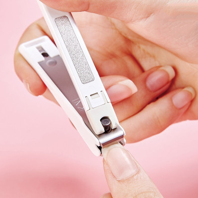 Bấm Móng Tay Cỡ Trung Type W001 Kai Razor 37411-KE0108 (Màu Trắng)