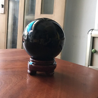 Trái Bi Phong Thủy May Mắn Đá Bồ Kết Đen đậm đế gỗ tự nhiên Size cao 13cm đk 10cm nặng 1kg3 hợp Anh Chị mệnh Thủy mệnh Mộc trưng bàn làm việc tại nhà, công ty , cửa hàng , bàn thờ thần tài ạ