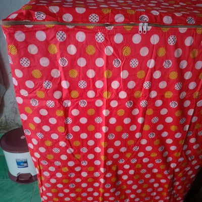 Áo phủ  máy giặt cửa trên  cho máy từ  9 -  10 kg  , vải dù siêu bền ,  thoáng khí  , chống nước  , chống bụi tốt   bảo vệ máy  khỏi mưa nắng khi để ban công giao màu ngẫu nhiên