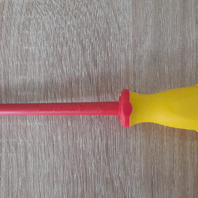 Tua vít đầu sao torx T20 x 181mm cách điện 1000V VDE SATA 61804