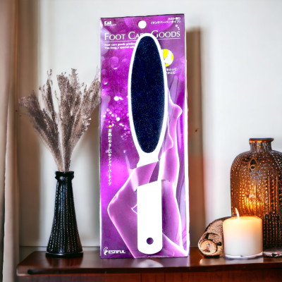 Cây Chà Gót Chân Có Tay Cầm Cán Nhựa Kai 000HB-0304 (Màu Trắng)